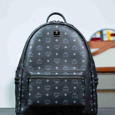 MCM スタイル ビゼトス スターク ミディアム リュック ブラック サイズ：41×15.5×33.5cm