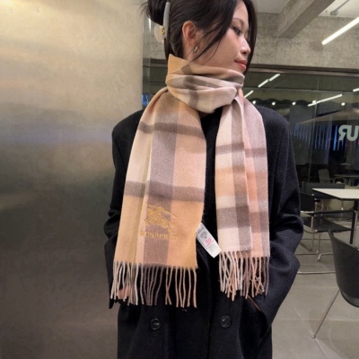 バーバリー 刺繍スカーフ。100％ウール 32x180cm