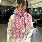 エルメス パリコレクション新作カシミヤスカーフ。モンゴル産細カシミヤ 180x32