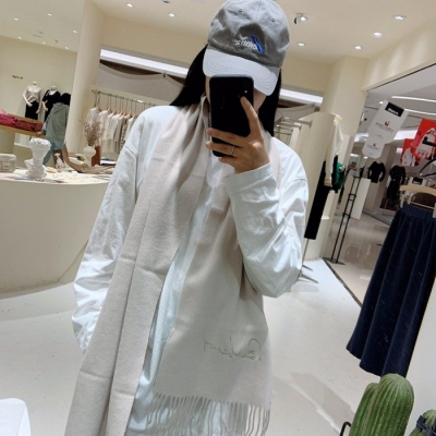 バーバリー オリジナル。100％カシミヤ 33x190