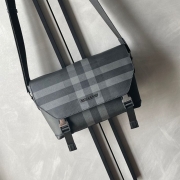BURBERRY メッセンジャーバッグ チャコールチェック メンズ 29×17.5×8.5cm