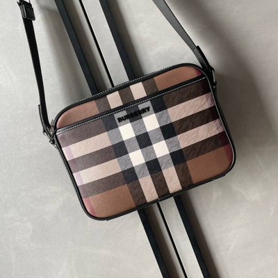 BURBERRY ショルダーバッグ チェック レザー メンズ 25×18×5cm