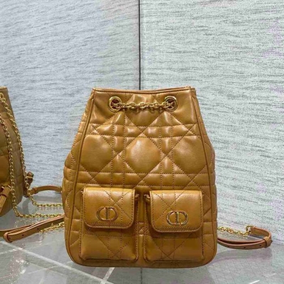 ディオール スタイル カロ マルチキャリー ラージ リュック サイズ：20×25×10.5cm