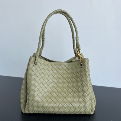 BV ショルダーバッグ レザー ハンドバッグ パラシュート 30×26×20cm