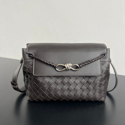 BOTTEGA VENETA アンディアモ スモール グラニューレザー ショルダー ユニセックス 29×20×13cm