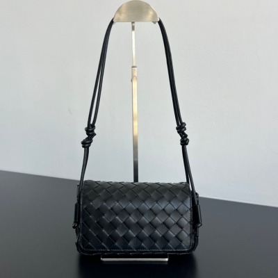 BV ショルダーバッグ レザー ハンドバッグ ノットゥルノ 21×11×9cm