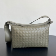 BOTTEGA VENETA トリベカ カーフレザー ランチバッグ メンズ 30.5×20×9cm