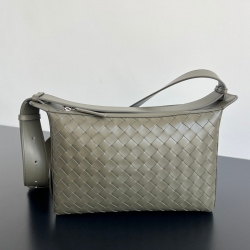 BOTTEGA VENETA トリベカ カーフレザー ランチバッグ メンズ 30.5×20×9cm