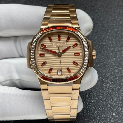 PATEK PHILIPPE 7118/1300R-001 ノーチラス 多用途