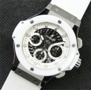 HUBLOT アエロバン スケルトン文字盤 セラミック素材 新品入荷