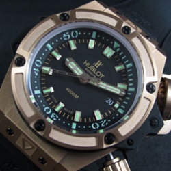 HUBLOT キングパワー 4000 チタン 池袋レプリカストア取扱
