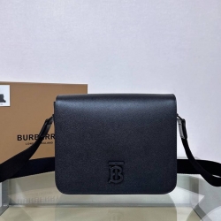 BURBERRY メッセンジャーバッグ TBロゴ レザー メンズ 25.5×21.5×6.5cm