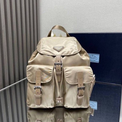 プラダ スタイル リュック 1BZ677 サイズ：23.5×28×12cm