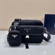 PRADA メッセンジャーバッグ リサイクルナイロン メンズ 22×16×5cm