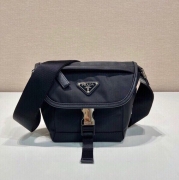 PRADA メッセンジャーバッグ サフィアーノ×ナイロン ユニセックス 16×16×8cm