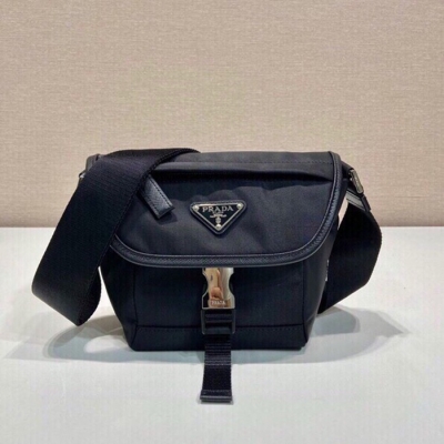PRADA メッセンジャーバッグ サフィアーノ×ナイロン ユニセックス 16×16×8cm