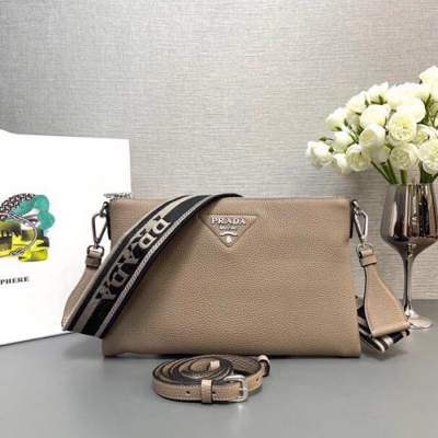 PRADA ショルダーバッグ ディアスキンレザー デュアルストラップ メンズ 30×19.5×6cm