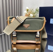 PRADA メッセンジャーバッグ リサイクルナイロン メンズ 20×19×10cm