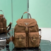 プラダ スタイル リュック 1BZ677 サイズ：28×23.5×12cm