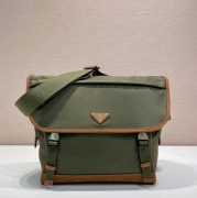 PRADA メッセンジャーバッグ リサイクルナイロン メンズ 30×27.5×14.5cm