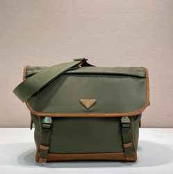 PRADA メッセンジャーバッグ リサイクルナイロン メンズ 30×27.5×14.5cm