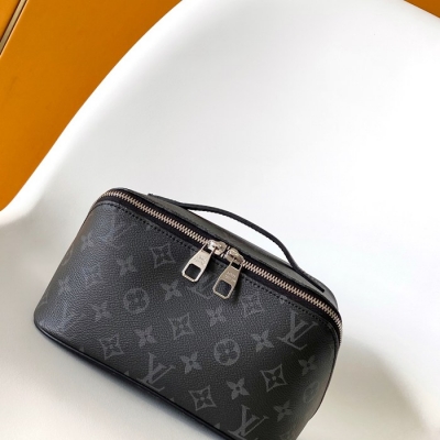 LOUIS VUITTON トイレットリーバッグ モノグラム キャンバス メンズ 24×13×13cm
