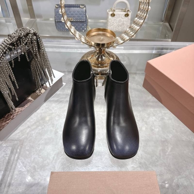 【MIUMIU】2026SSショートブーツレザーブーツレディース