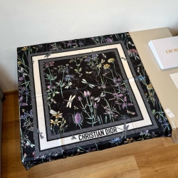 ディオール 新作シルクスカーフ。フラワーシリーズ 90x90cm