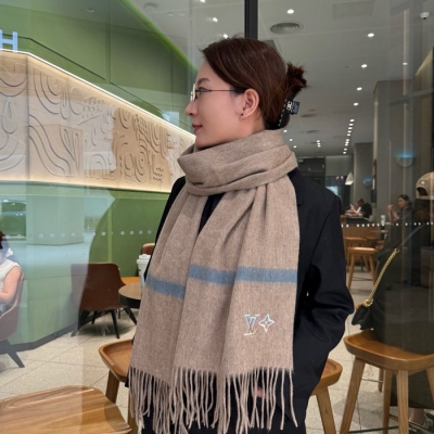 ルイ ヴィトン グラデーションロゴカシミヤスカーフ 35x180