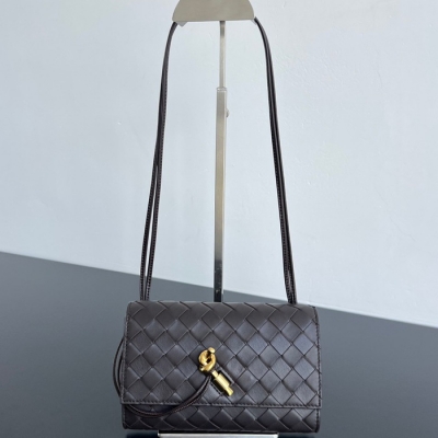 BV ショルダーバッグ レザー ハンドバッグ アンディアーモ 19×13×2cm