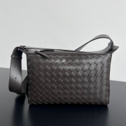 BOTTEGA VENETA トリベカ カーフレザー ランチバッグ メンズ 30.5×20×9cm