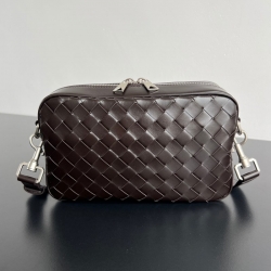 BOTTEGA VENETA カメラバッグ メンズ 24.5×15×6cm
