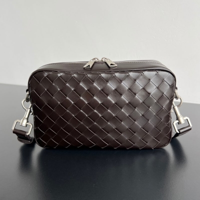 BOTTEGA VENETA カメラバッグ メンズ 24.5×15×6cm