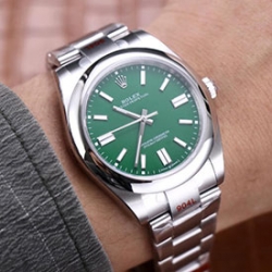 ROLEX 124300 オイスターパーペチュアル 41mm グリーン 3230搭載 日本人気