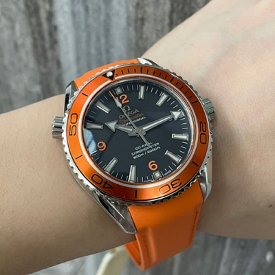 OMEGA 232.32.42.21.01.001 シーマスター プラネットオーシャン