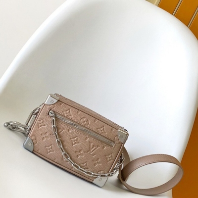 LOUIS VUITTON ミニソフトトランク モノグラムエクリプス チェーンバッグ メンズ 18.5×13×8cm