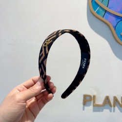 フェンディ スタイル ヘアバンド