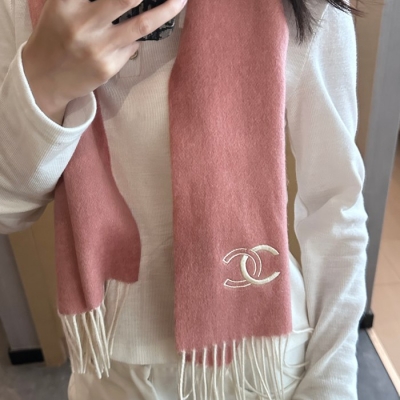 シャネル めったに見ない優しい色合い 35 x 180cm