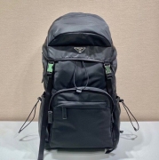 プラダ スタイル マウンテン リュック 2VZ090 サイズ：32×57×19cm