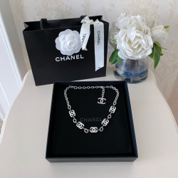 ネックレス 滿鑽ダブルCネックレス（シルバー／25早春）— 片面滿鑽／片面シンプル、シルバーが主役、クールガールに