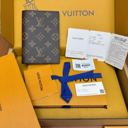 LOUIS VUITTON パスポートケース モノグラム キャンバス メンズ 10×14×2.5cm