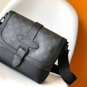 LOUIS VUITTON ソームール メッセンジャーバッグ モノグラムエクリプス メンズ 36×23×11cm