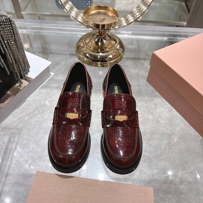 【MIUMIU】25SSラウンドトゥシューズレザーシューズローファーレディース