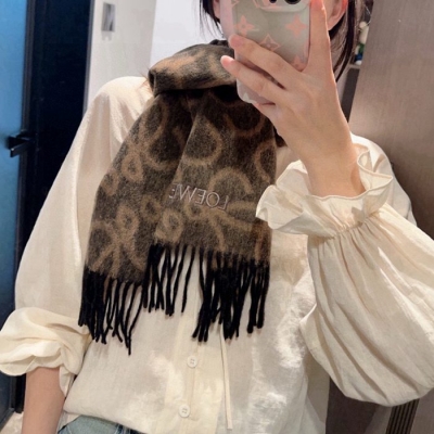 ロエベ 男女兼用スカーフ 30x180