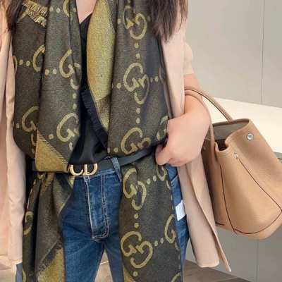 グッチ GG金糸提花ストール140。100％シルクベロア、金糸 140x140cm