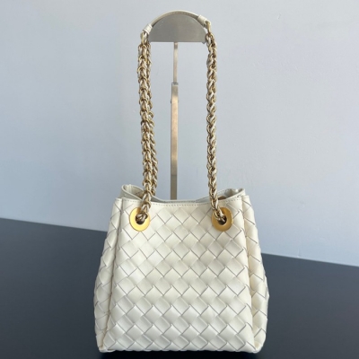 BV ショルダーバッグ レザー ハンドバッグ パラシュート 21×17×16.5cm