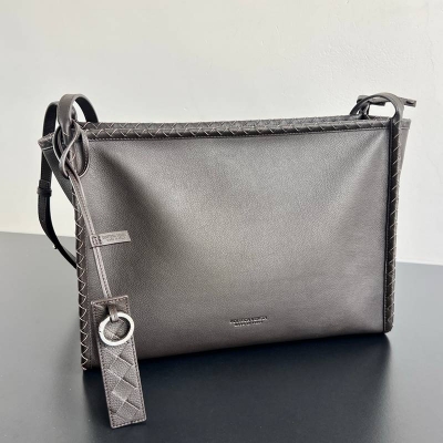 BOTTEGA VENETA コリエーレ ショルダーバッグ ユニセックス 39×29×14.5cm