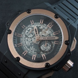 HUBLOT キングパワー ウニコ キングゴールド クォーツ搭載