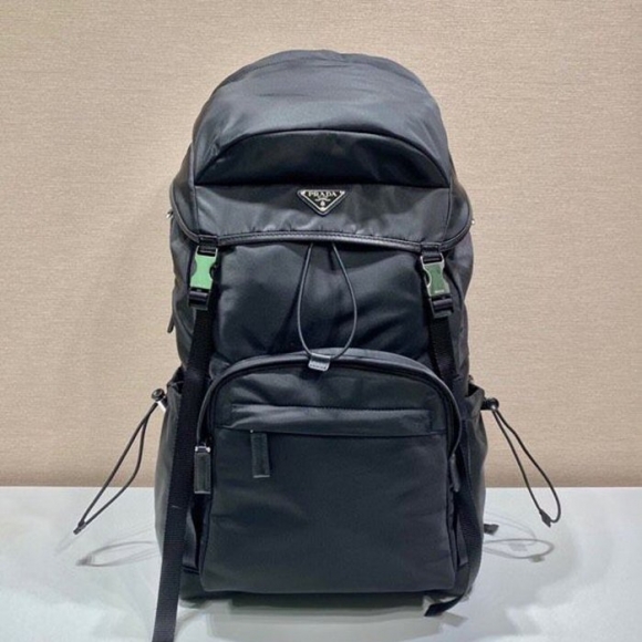 Prada 登山 リュック ナイロン ブラック 2VZ090 サイズ:57x32x19cm Prada 登山 リュック ナイロン ブラック 2VZ090 サイズ:57x32x19cm