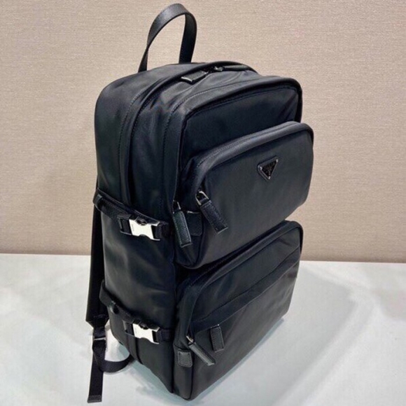 Prada マルチファンクション リュック ナイロン ブラック 2VZ101 サイズ:45x25.5x21.5cm Prada マルチファンクション リュック ナイロン ブラック 2VZ101 サイズ:45x25.5x21.5cm